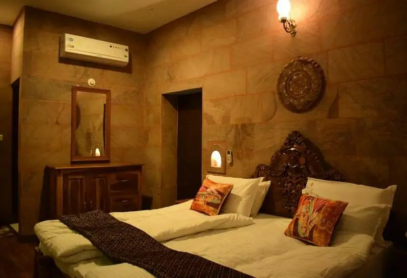سوئیت با تخت بزرگ, Suraj Haveli