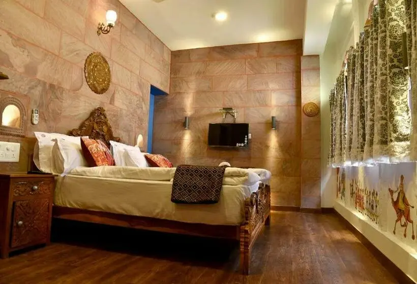 سوئیت با تخت بزرگ, Suraj Haveli