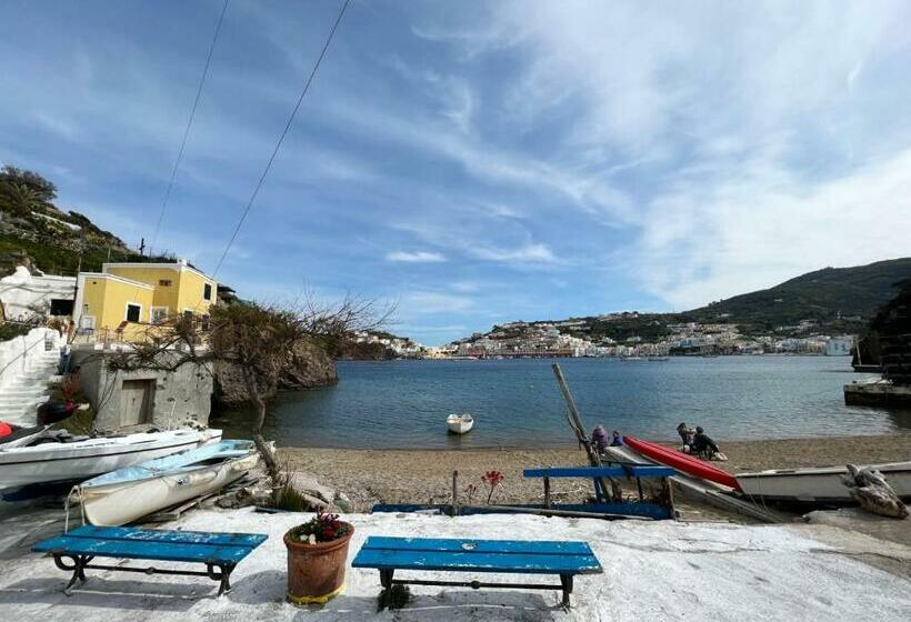 スタンダードルーム, Camere Dieci Maggio