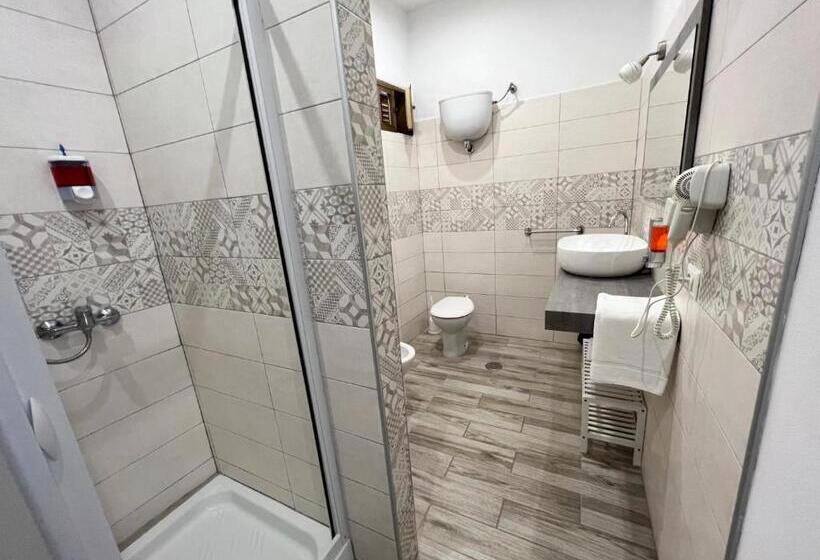 スタンダードルーム, Camere Dieci Maggio