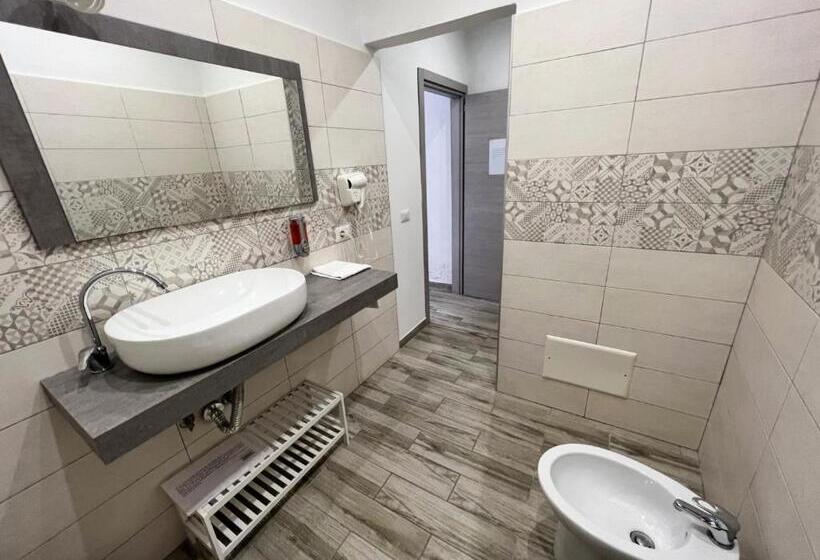 スタンダードルーム, Camere Dieci Maggio