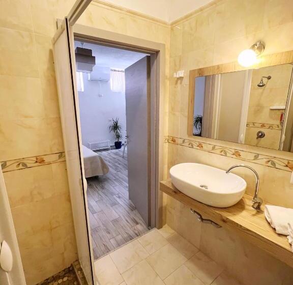 Номер Стандарт Трехместный, Camere Dieci Maggio