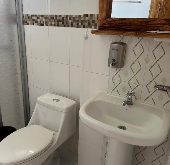 חדר סטנדרט לארבעה, Hostal Alpachaca   New Quito Airport