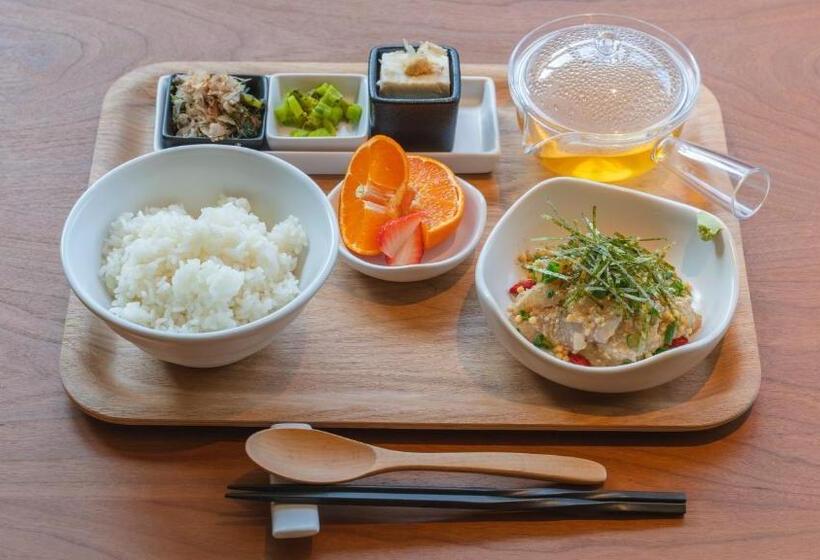 غرفة عائلية, Aoka Kamigoto