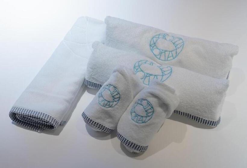 جناح عائلي, Aoka Kamigoto