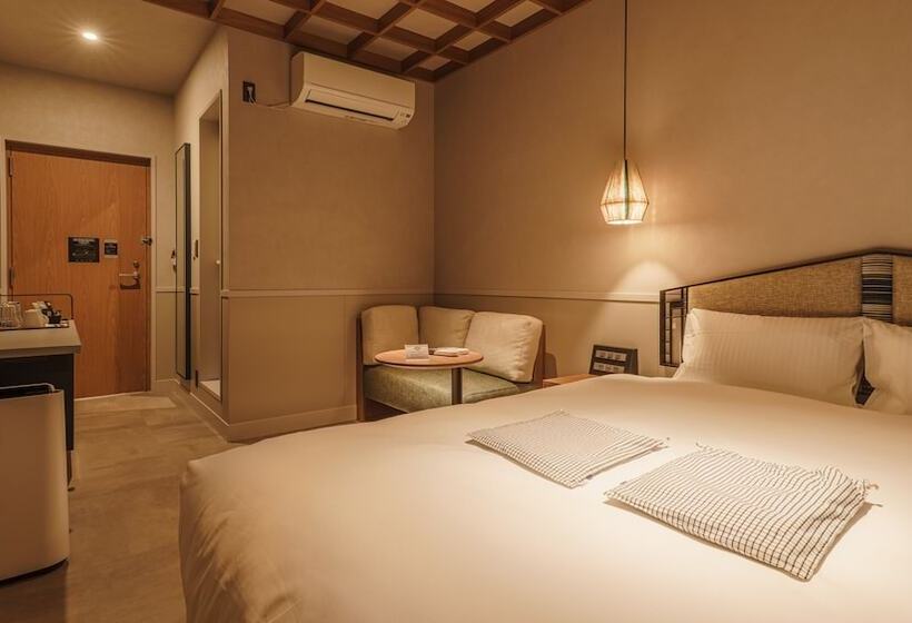 غرفة قياسية, Aoka Kamigoto