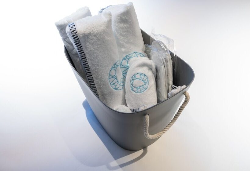 غرفة ديلوكس, Aoka Kamigoto