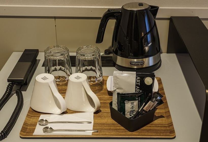 غرفة ديلوكس, Aoka Kamigoto