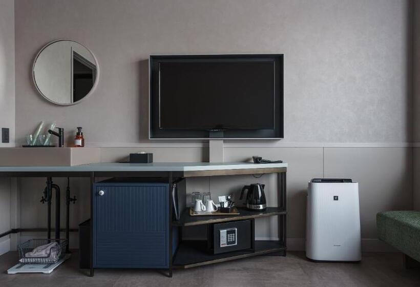 غرفة سوبيريور, Aoka Kamigoto