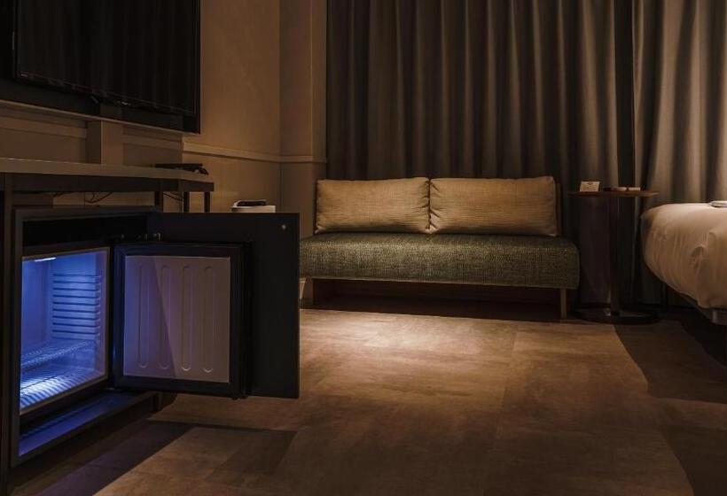 غرفة سوبيريور, Aoka Kamigoto