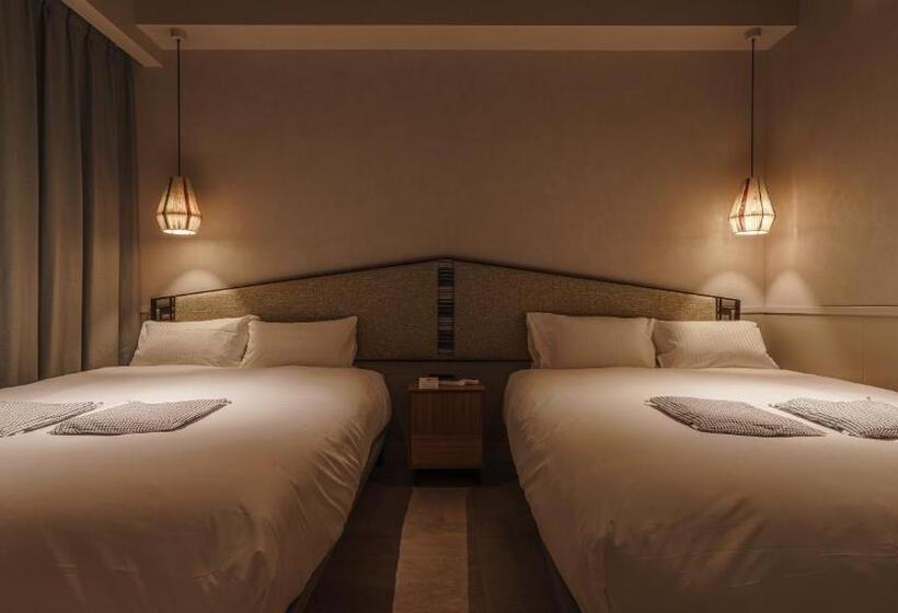 غرفة سوبيريور, Aoka Kamigoto