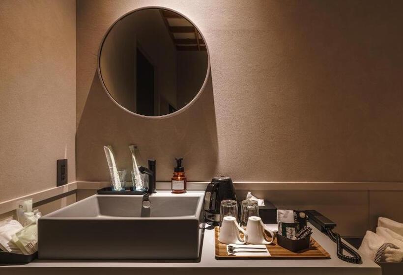 غرفة ديلوكس, Aoka Kamigoto