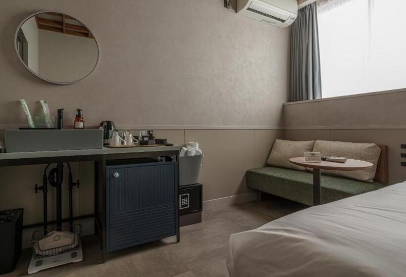 غرفة ديلوكس, Aoka Kamigoto