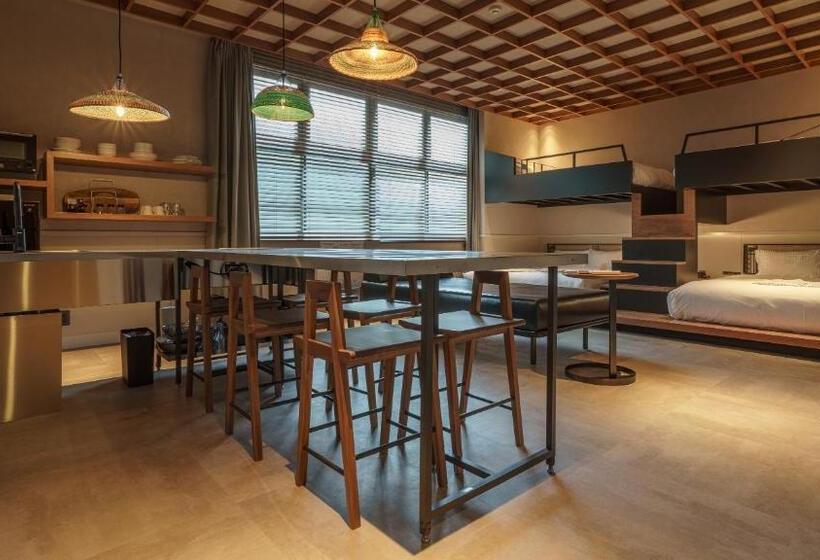 غرفة عائلية سرير بطابقين, Aoka Kamigoto