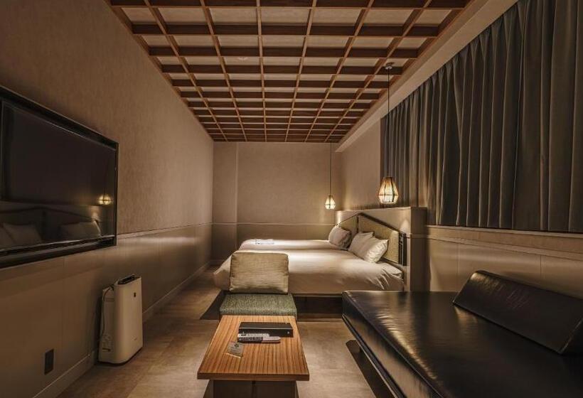 جناح عائلي, Aoka Kamigoto