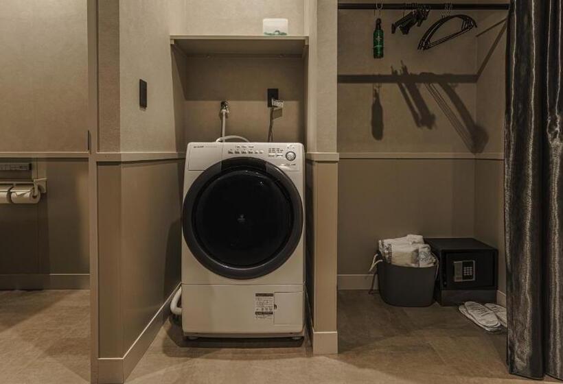 جناح عائلي, Aoka Kamigoto