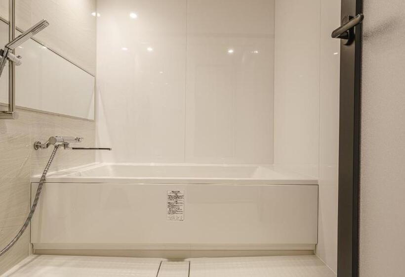 جناح عائلي, Aoka Kamigoto