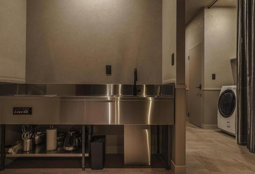 جناح عائلي, Aoka Kamigoto