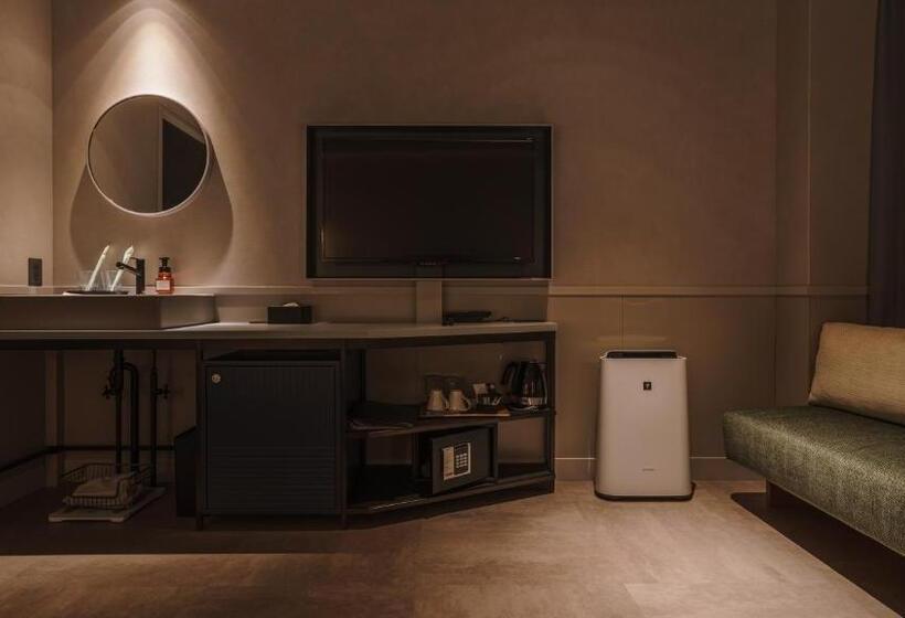 غرفة سوبيريور, Aoka Kamigoto