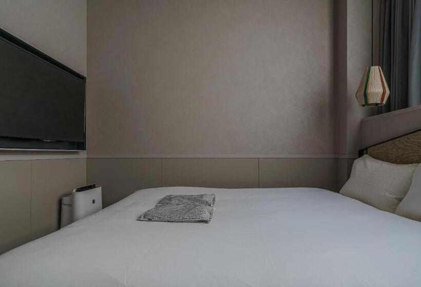 غرفة ديلوكس, Aoka Kamigoto