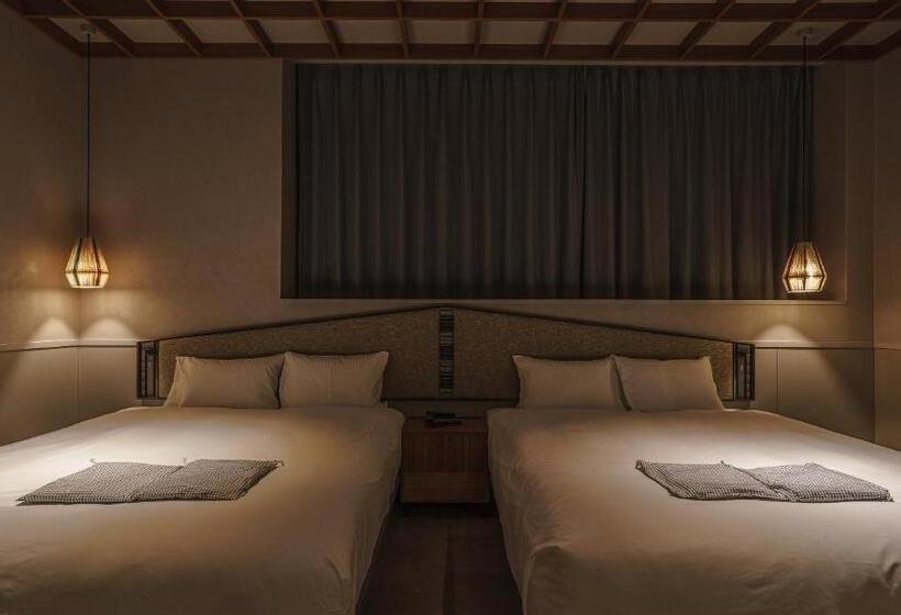 غرفة عائلية, Aoka Kamigoto