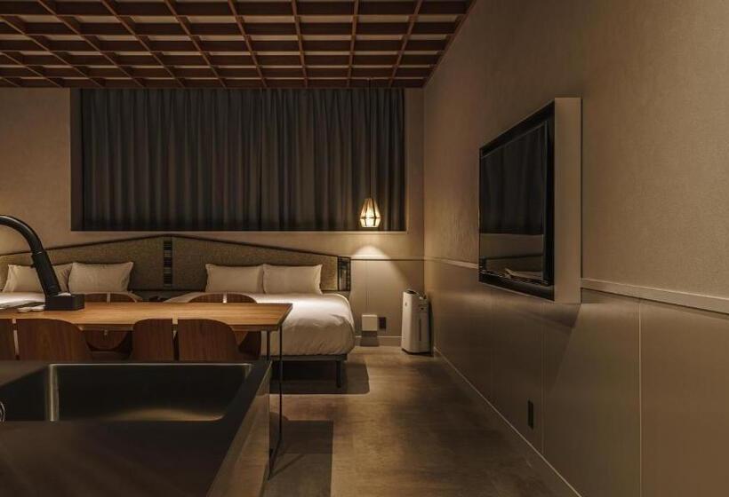 غرفة عائلية, Aoka Kamigoto