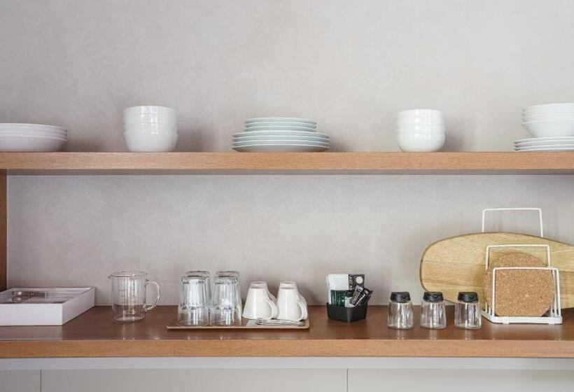 جناح عائلي, Aoka Kamigoto