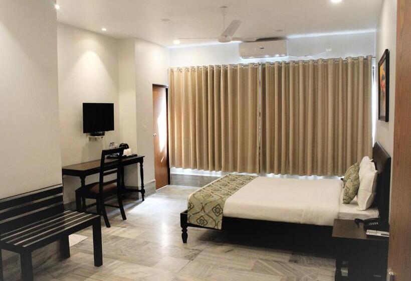 اتاق لوکس با بالکن, Central