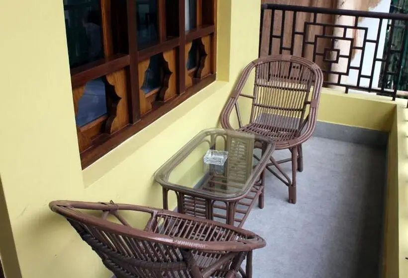 Quarto Estandar com Sacada, Central