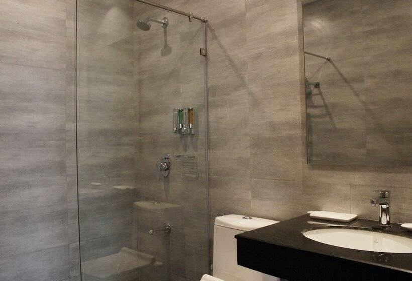 اتاق استاندارد با بالکن, Central