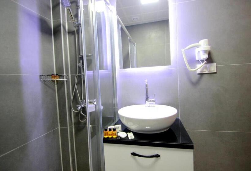 اتاق استاندارد یک نفره, Hira