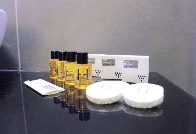 اتاق لوکس سه تخته, Hira