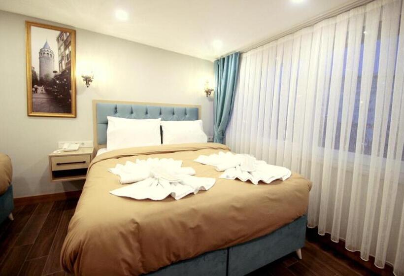 اتاق خانوادگی با چشمانداز باغ, Hira