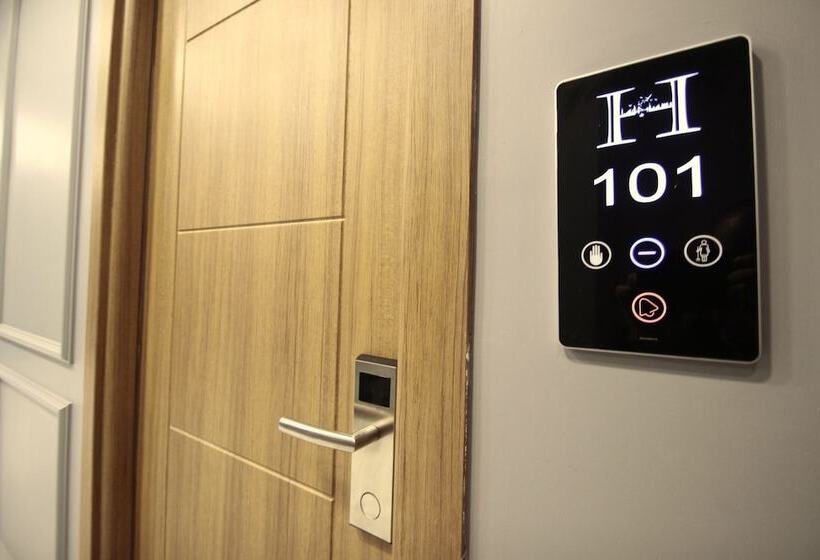 اتاق خانوادگی, Hira