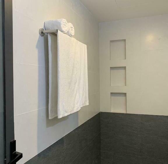 اتاق لوکس با تخت بزرگ, Rang Dong Hue