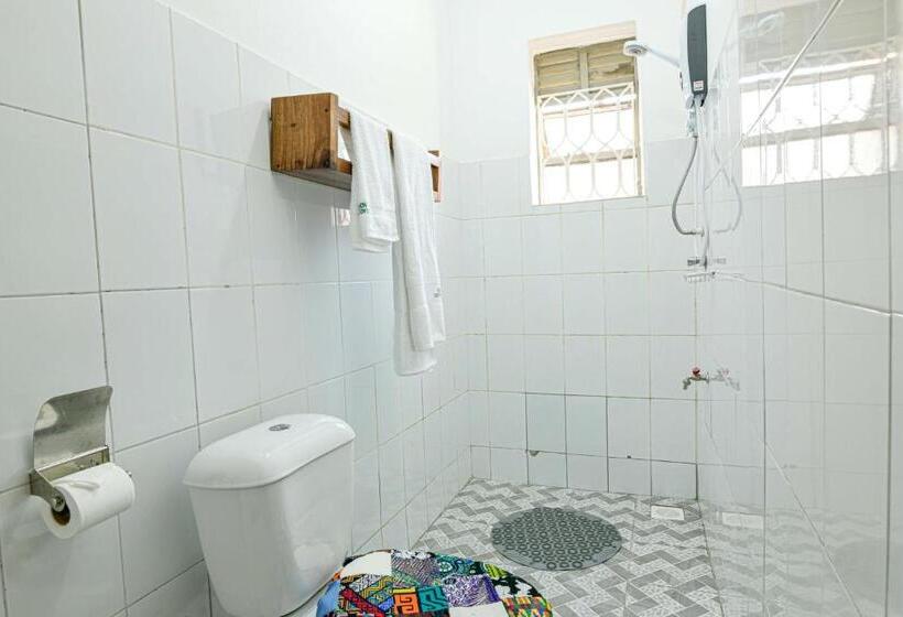 اتاق لوکس, Cycad Entebbe Guest House