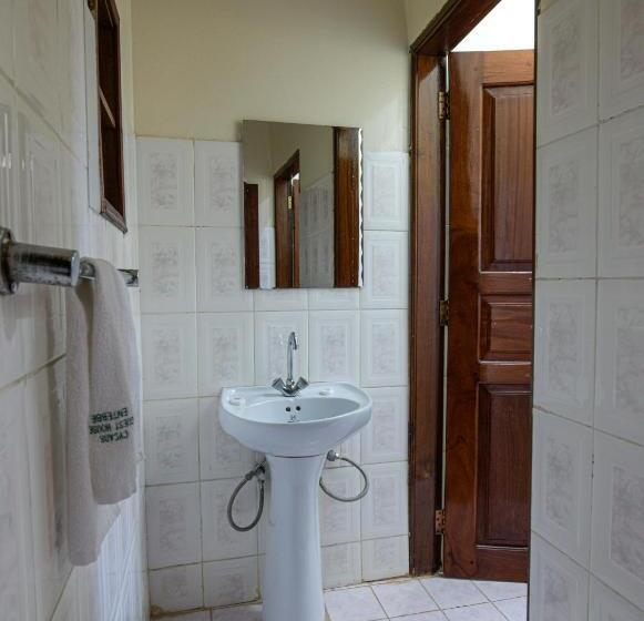 اتاق اکونومی, Cycad Entebbe Guest House