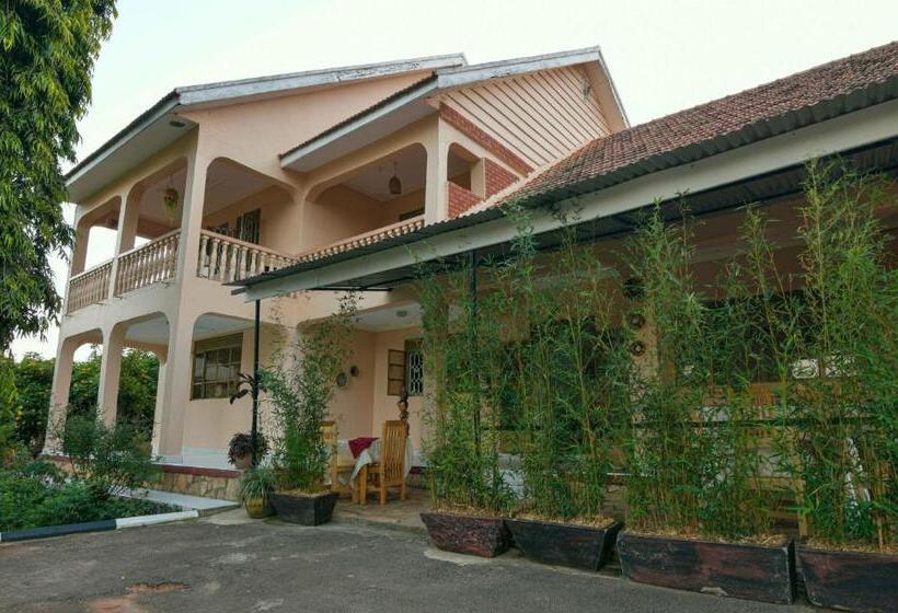 اتاق اکونومی, Cycad Entebbe Guest House