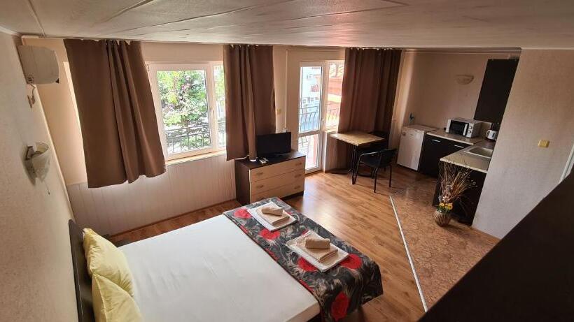 디럭스 스튜디오, Sineva Guest House