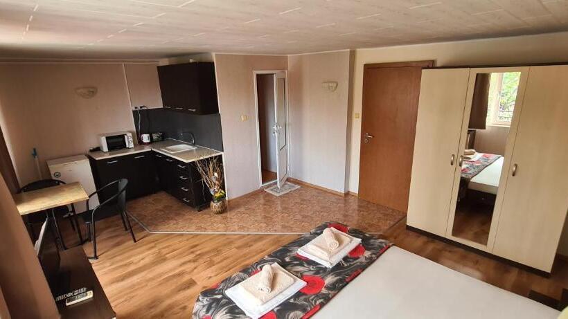 디럭스 스튜디오, Sineva Guest House