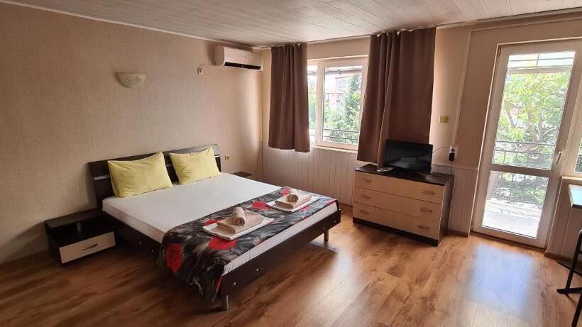 디럭스 스튜디오, Sineva Guest House