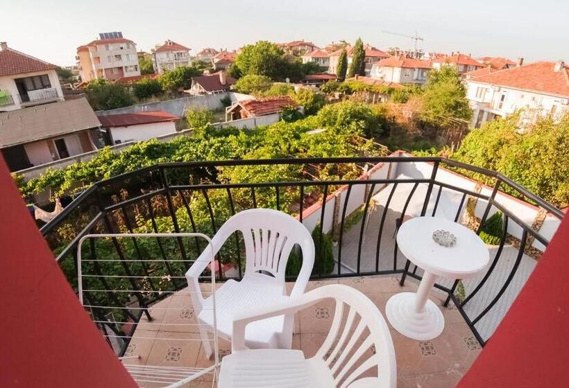 Номер Стандарт с Террасой, Sineva Guest House