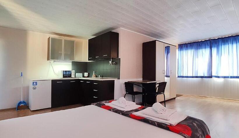 수피리어 스튜디오, Sineva Guest House