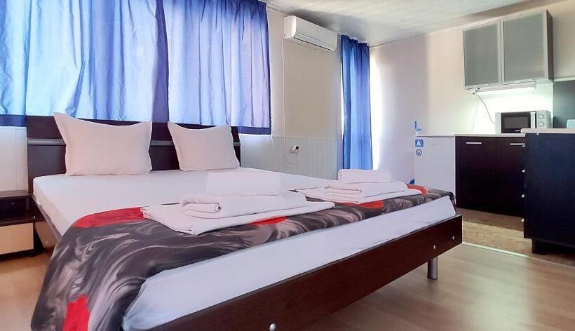 수피리어 스튜디오, Sineva Guest House