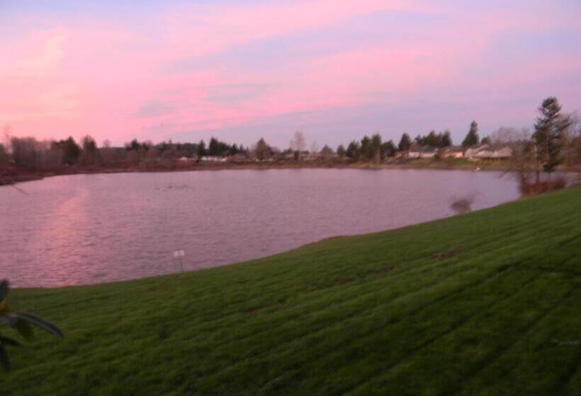 带大床的标准间, Lakeview Inn Centralia