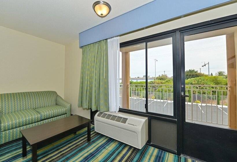 스위트, Super 8 By Wyndham Vallejo/napa Valley