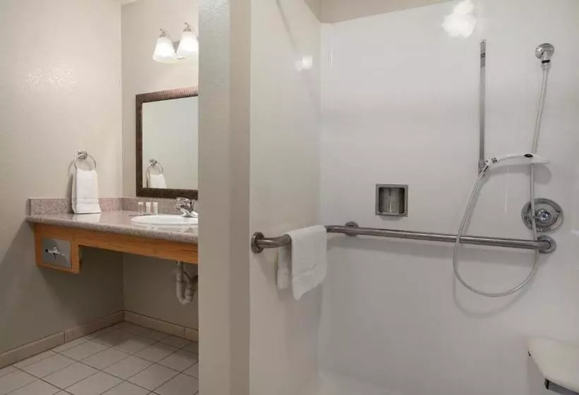 سوئیت با تخت بزرگ, Super 8 By Wyndham Vallejo/napa Valley