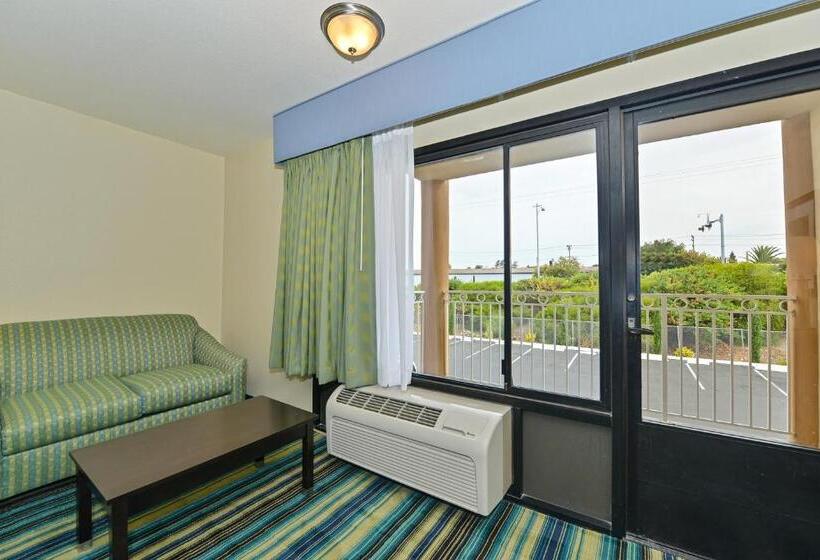 스위트 킹사이즈 침대, Super 8 By Wyndham Vallejo/napa Valley