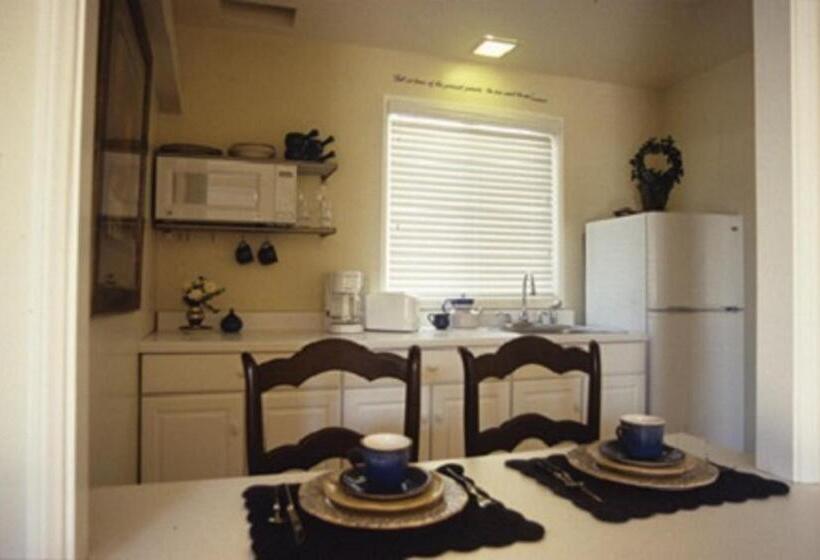 Номер Стандарт с Кухней, The Tides Laguna Beach