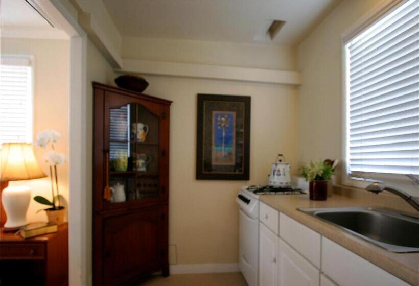 Номер Стандарт с Кухней, The Tides Laguna Beach